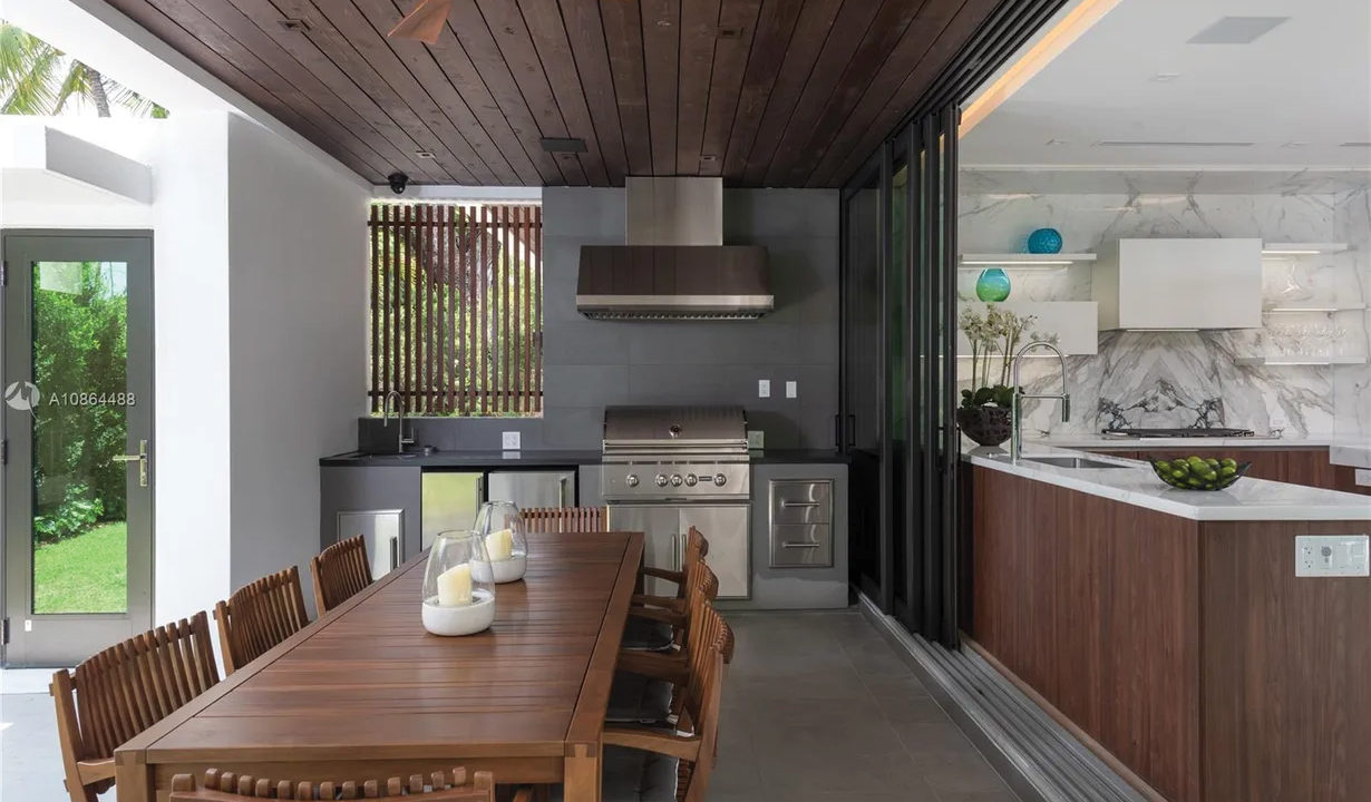 outdoor kitchen